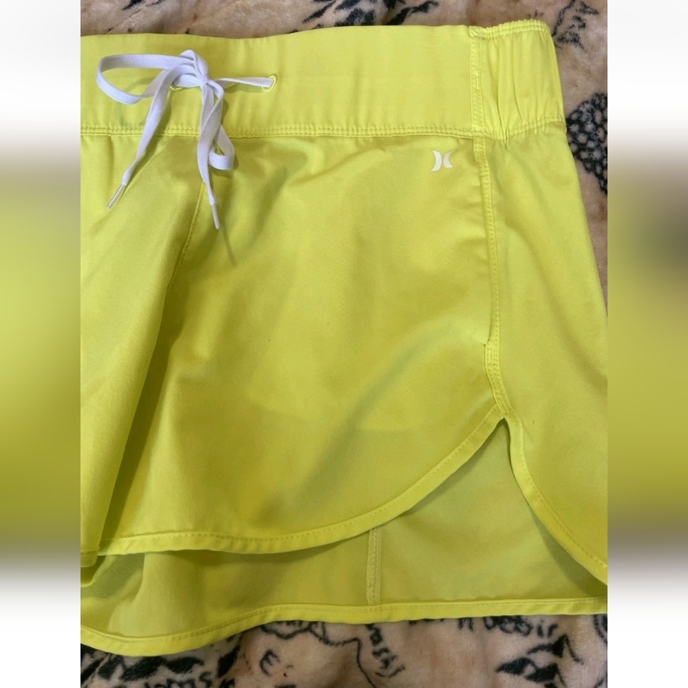 Hurley Size Medium Bright Yellow Athletic Shorts - Picture 8 of 13